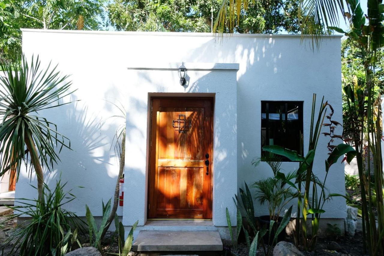 A Pousada Mad Monkey Dumaguete Dumaguete City Exterior foto