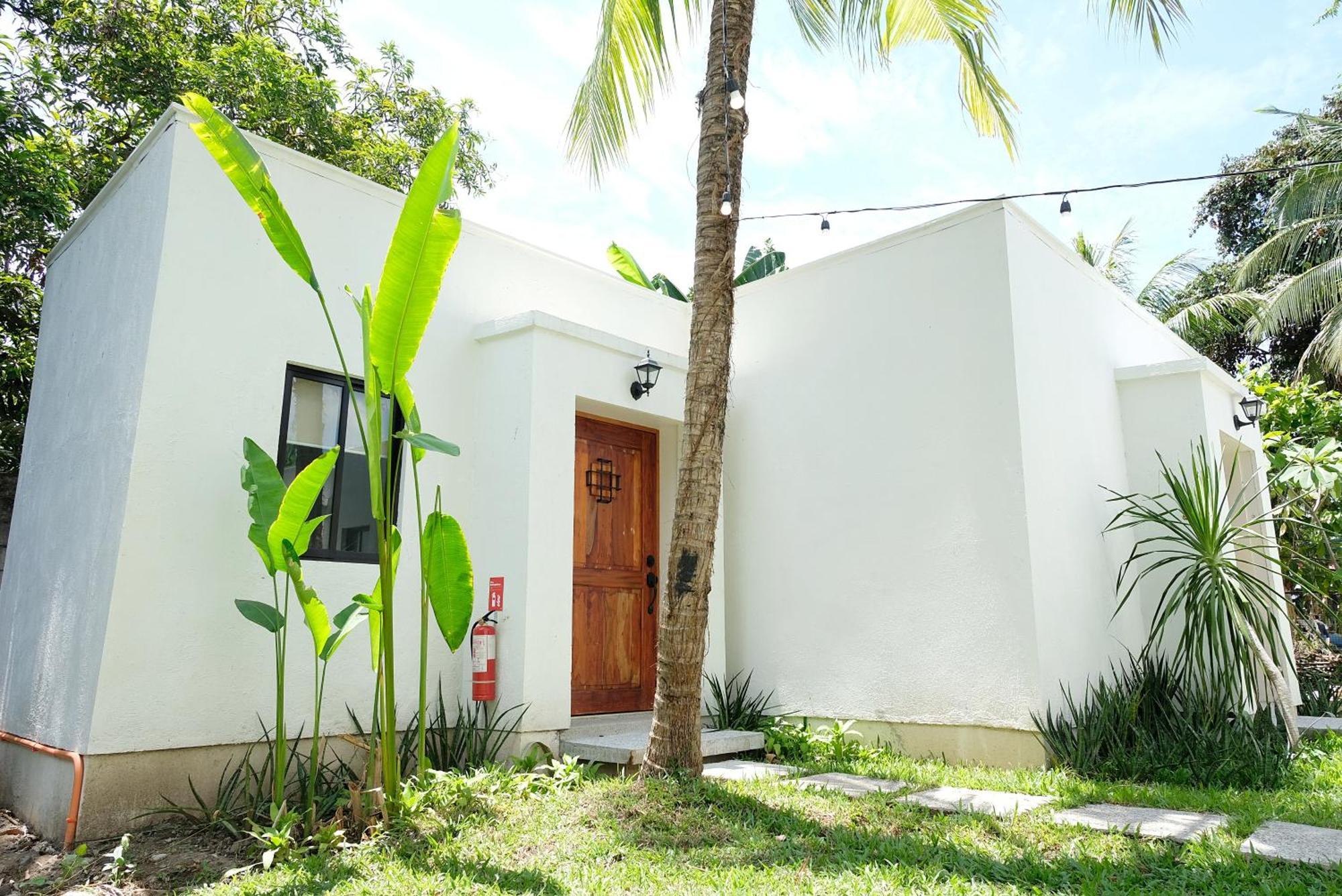 A Pousada Mad Monkey Dumaguete Dumaguete City Exterior foto