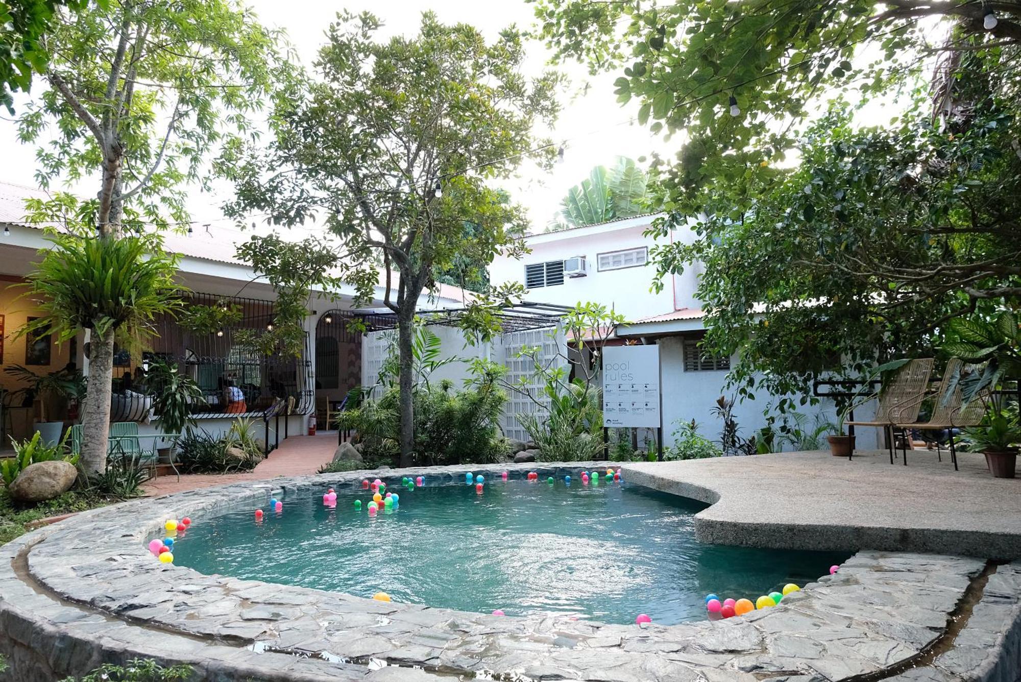 A Pousada Mad Monkey Dumaguete Dumaguete City Exterior foto