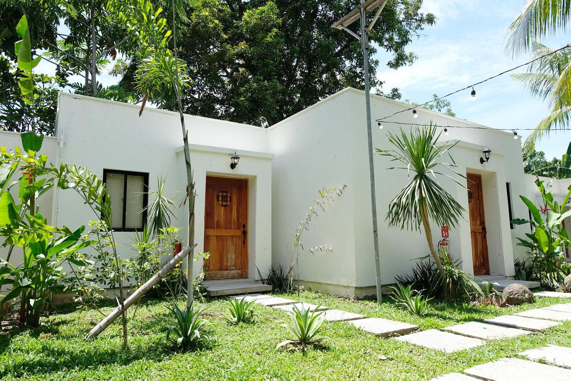 A Pousada Mad Monkey Dumaguete Dumaguete City Exterior foto
