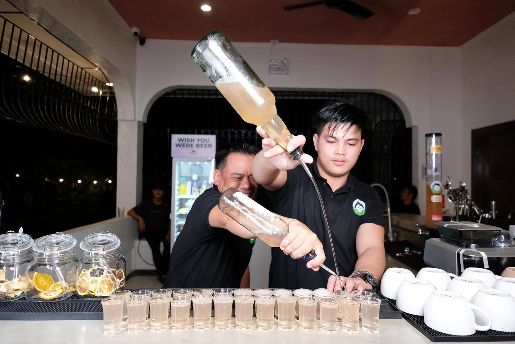 A Pousada Mad Monkey Dumaguete Dumaguete City Exterior foto
